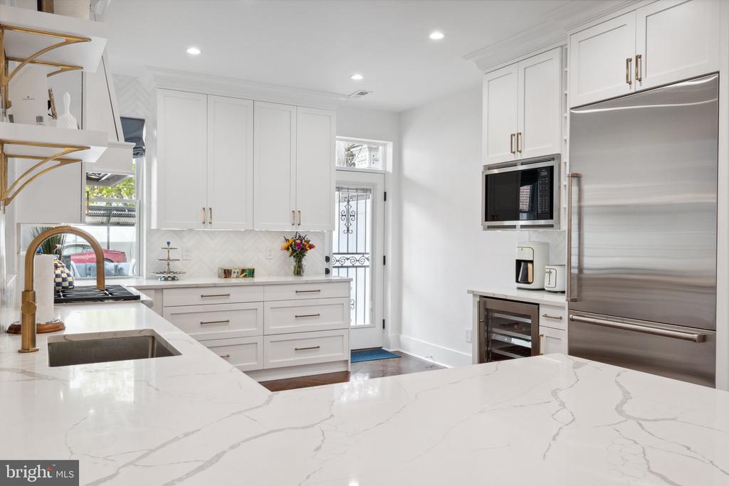240 10TH STREET NE A