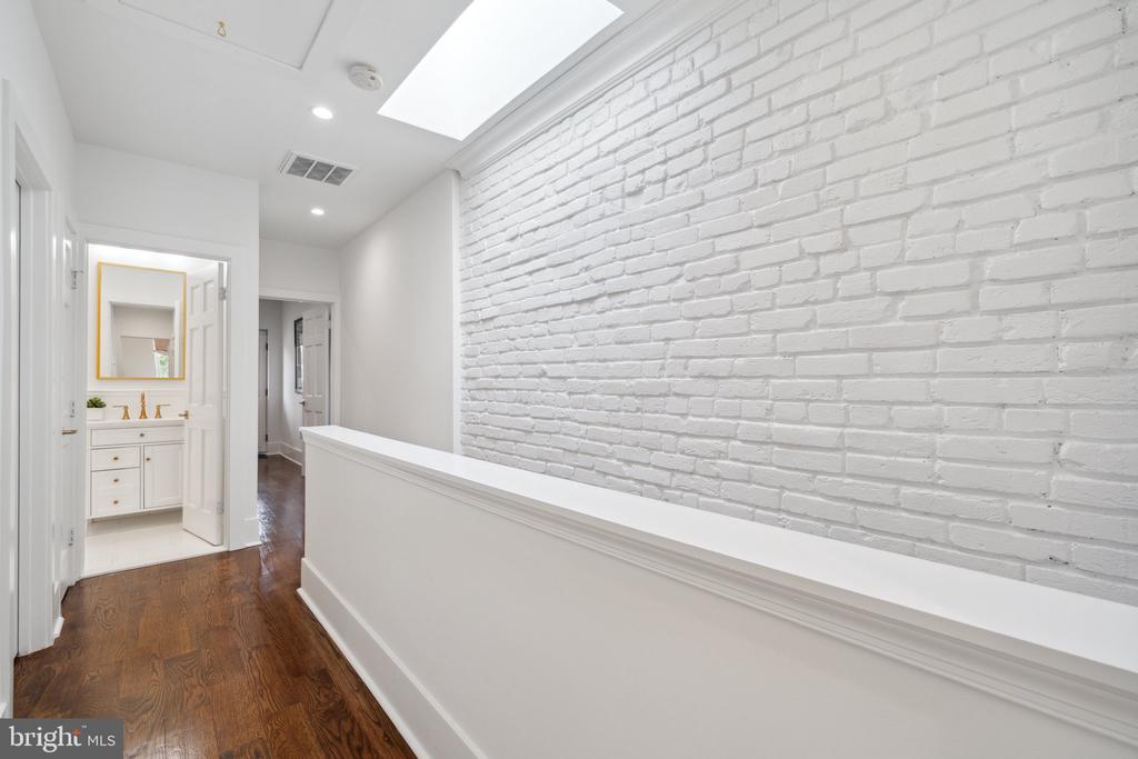 240 10TH STREET NE A