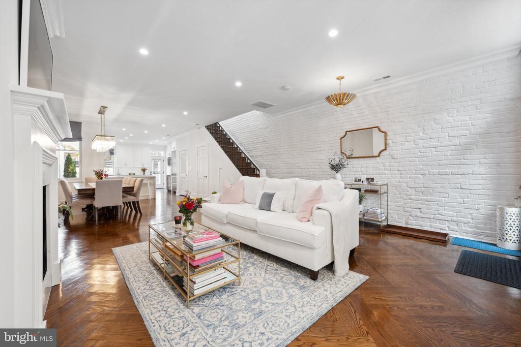 240 10TH STREET NE A