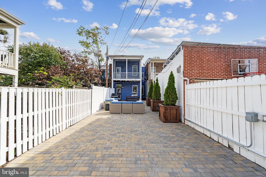 240 10TH STREET NE A