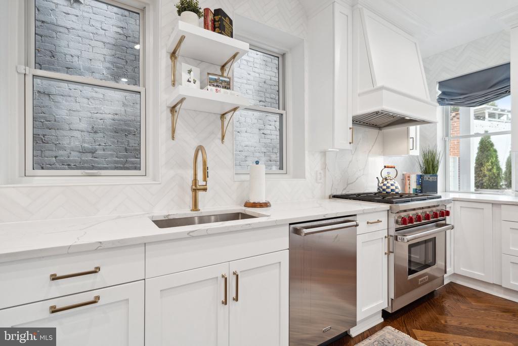 240 10TH STREET NE A