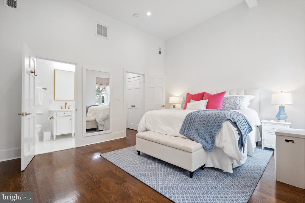 240 10TH STREET NE A