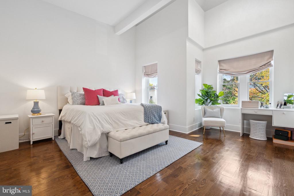 240 10TH STREET NE A