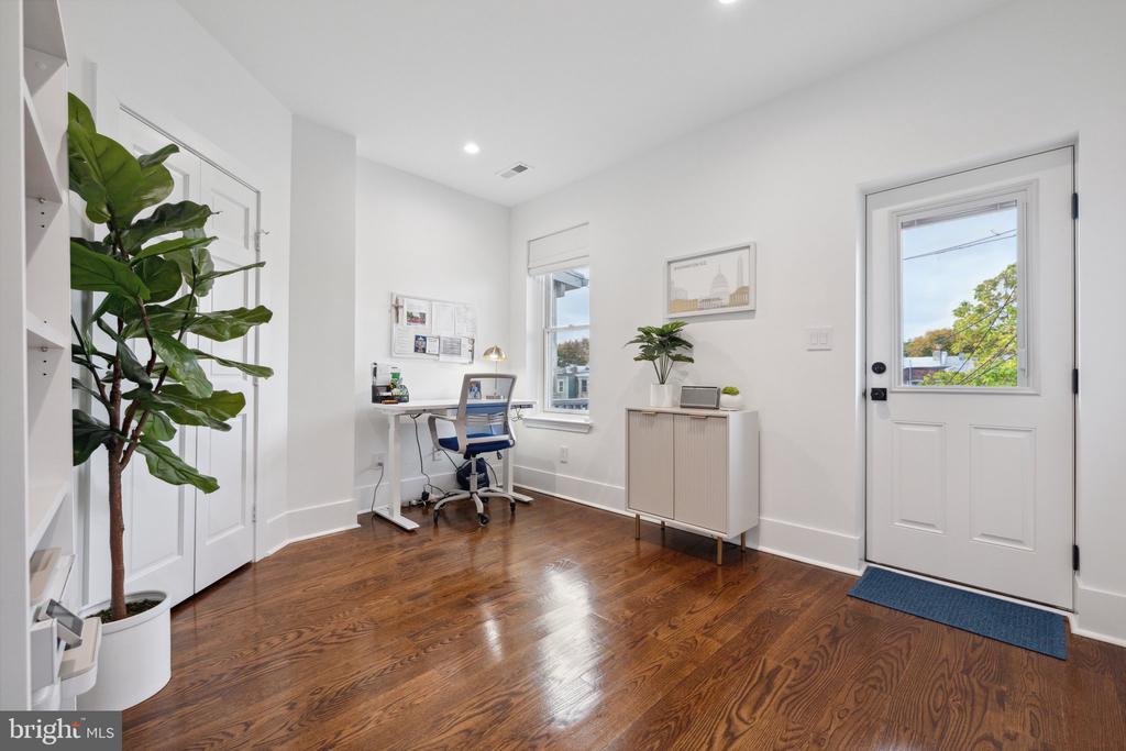 240 10TH STREET NE A