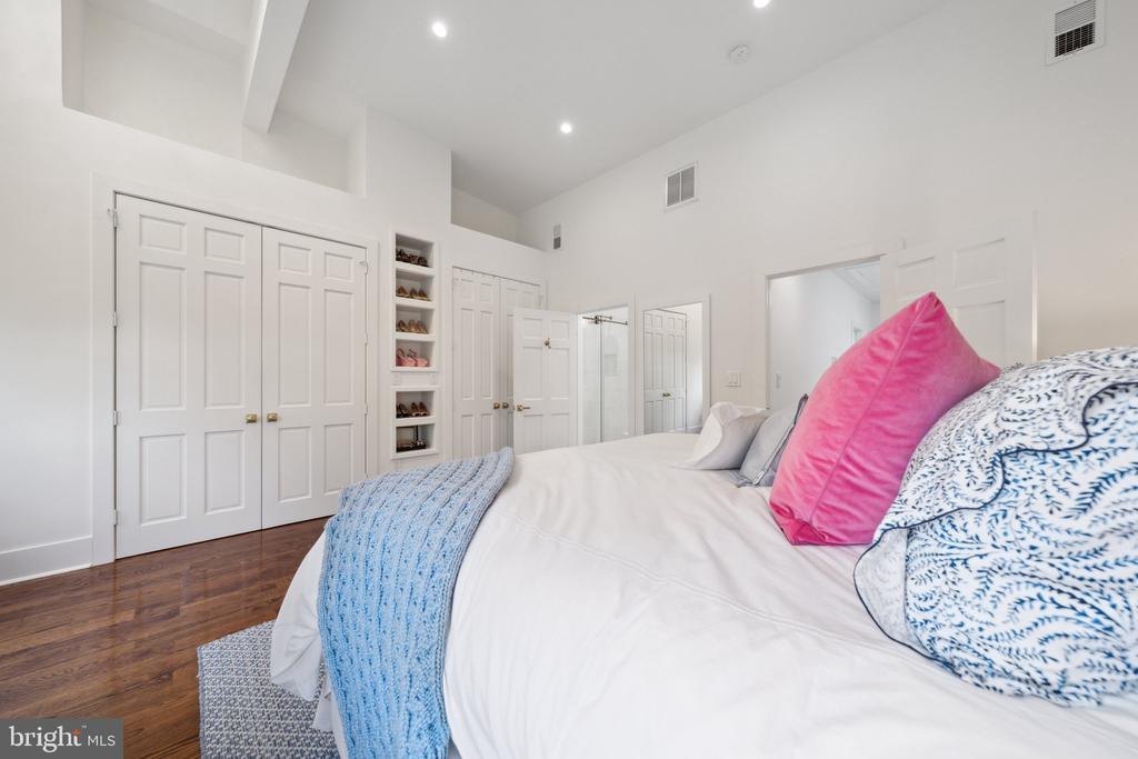 240 10TH STREET NE A