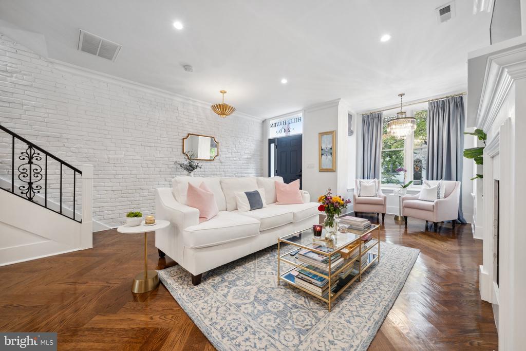 240 10TH STREET NE A