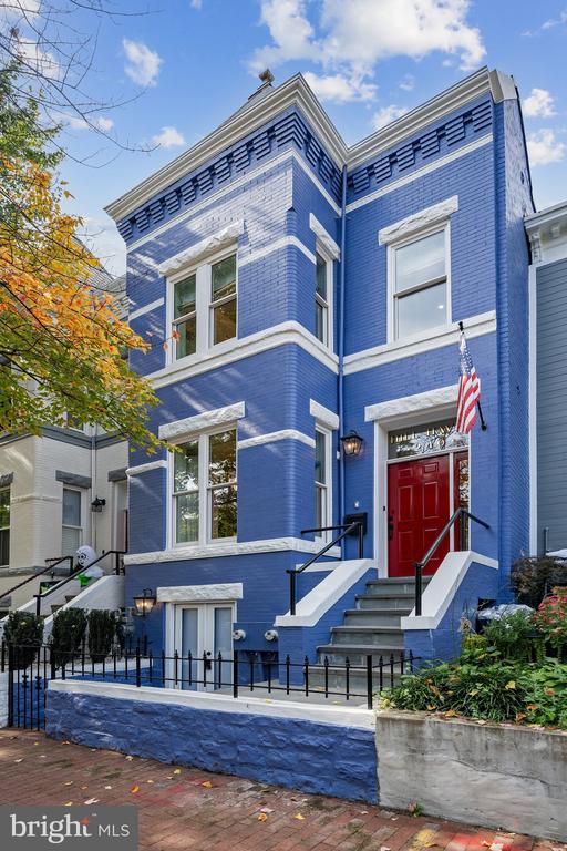 240 10TH STREET NE A