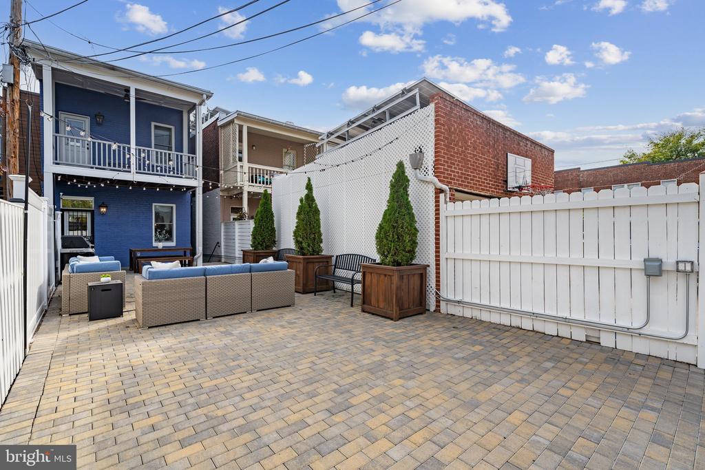 240 10TH STREET NE A