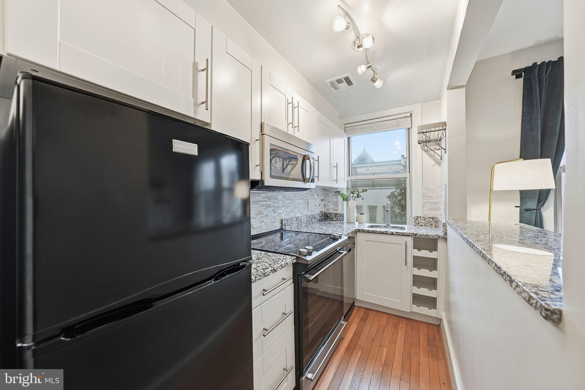 18 9TH STREET NE 305