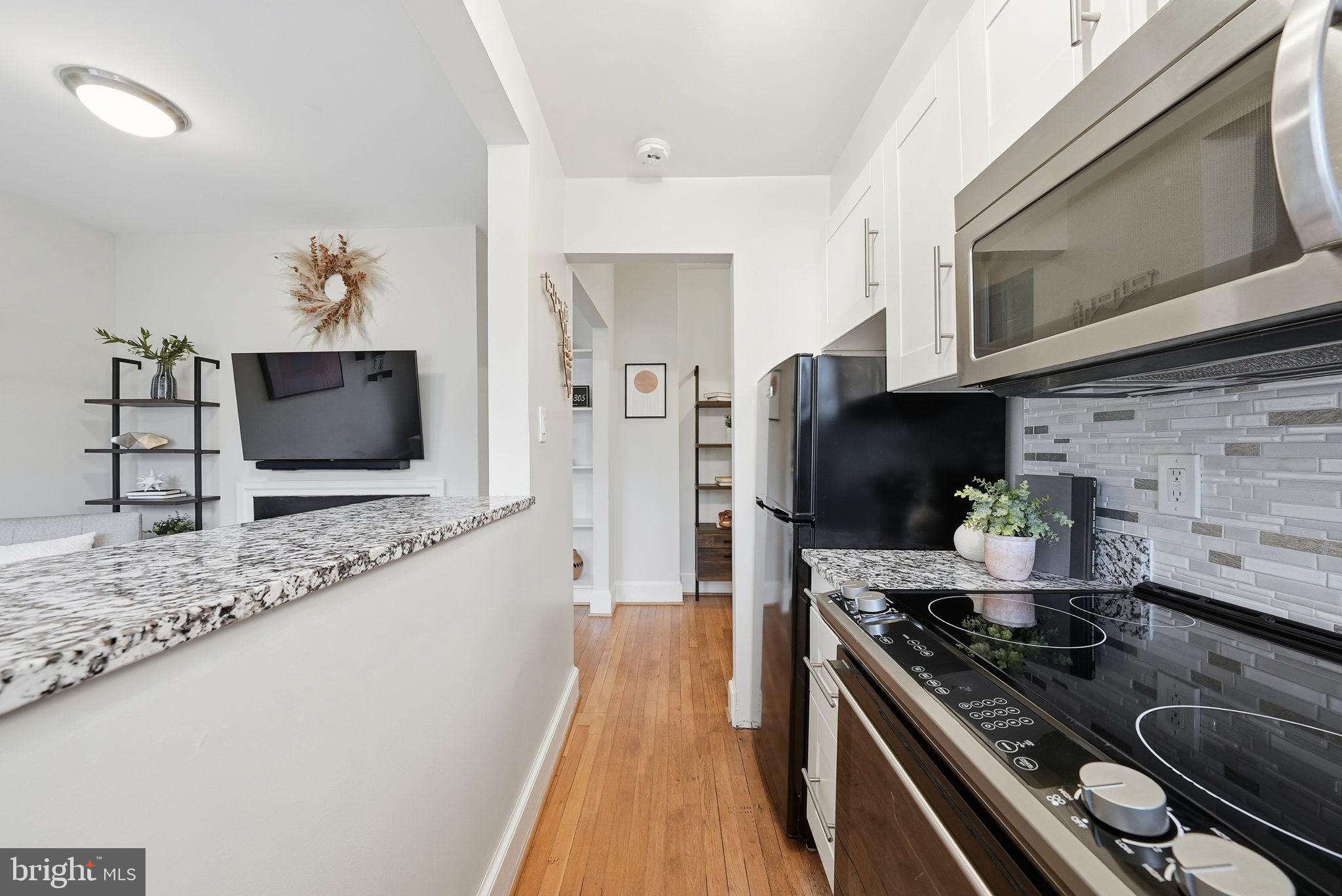 18 9TH STREET NE 305