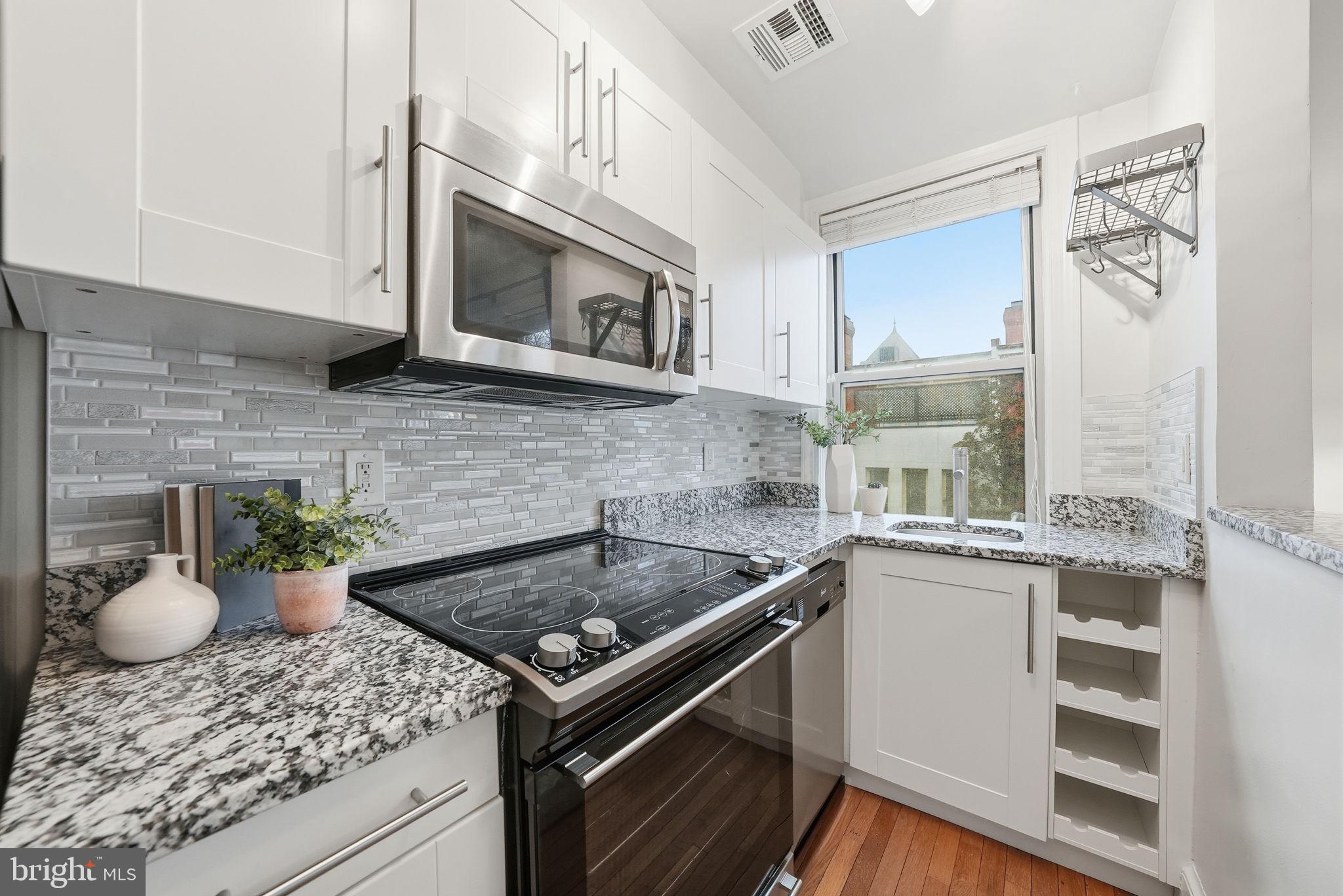 18 9TH STREET NE 305