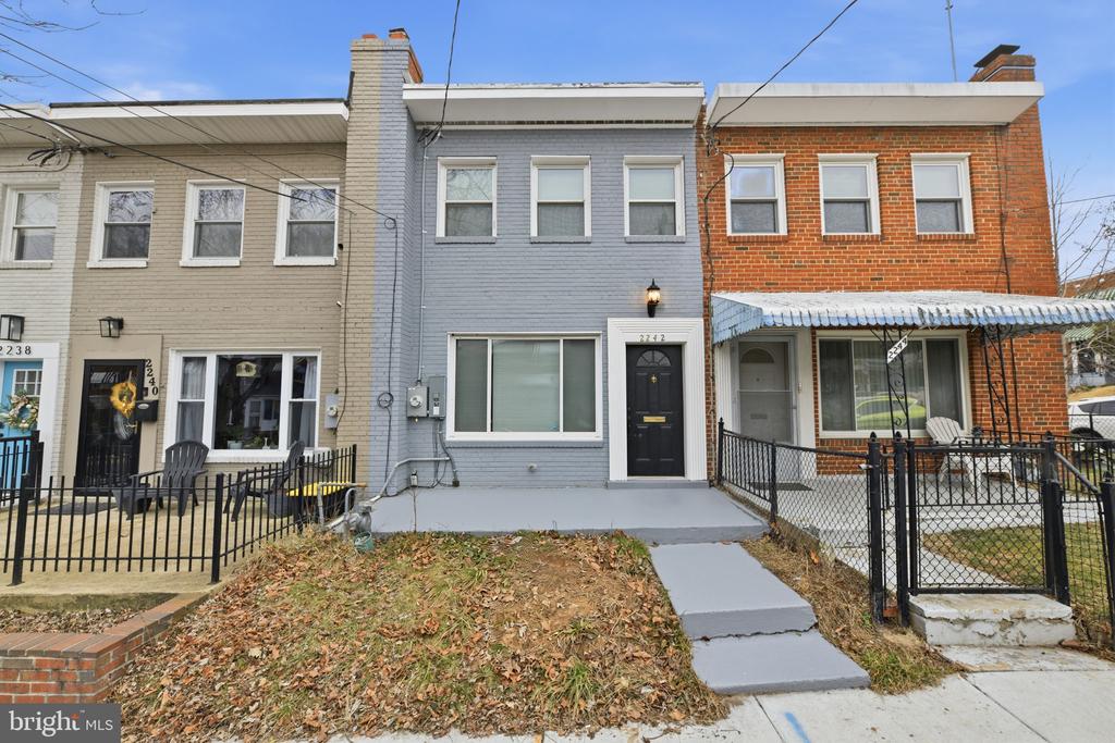 2242 16TH STREET NE
