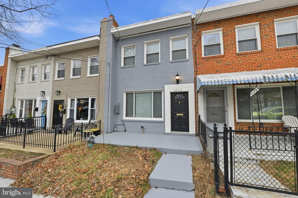 2242 16TH STREET NE