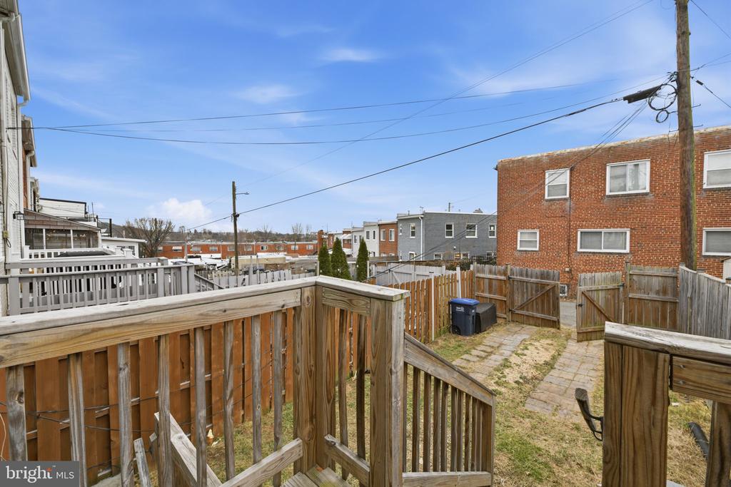 2242 16TH STREET NE