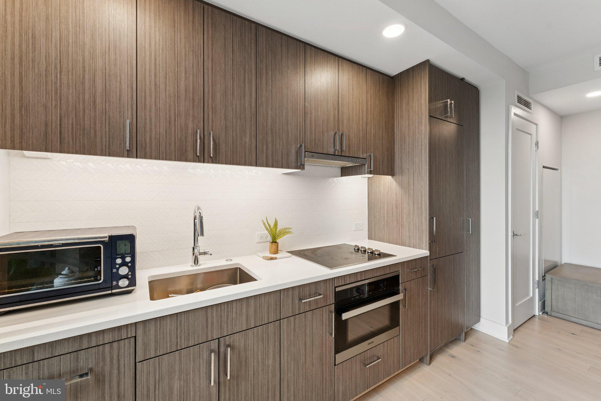 1211 VAN STREET SE 913
