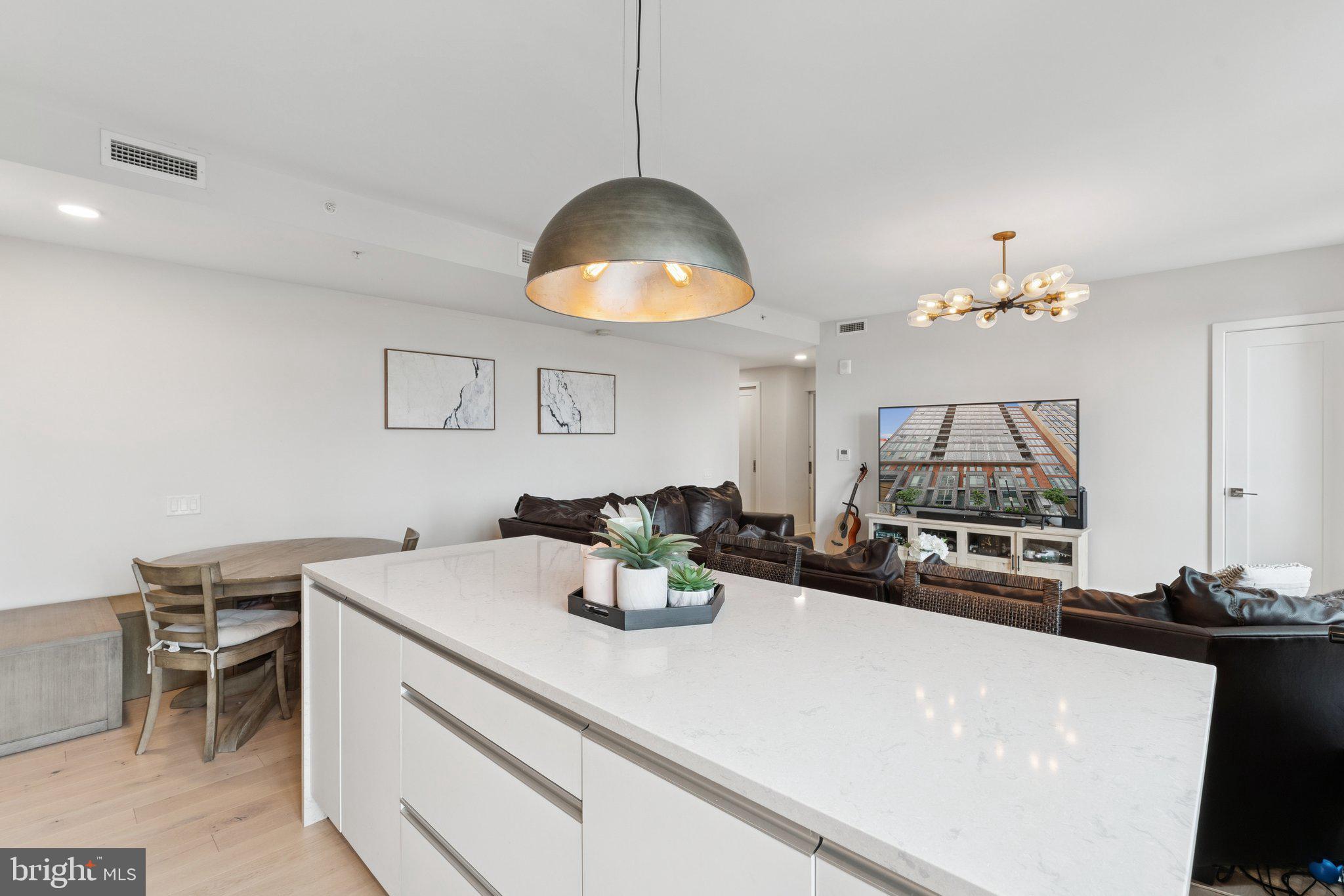 1211 VAN STREET SE 913