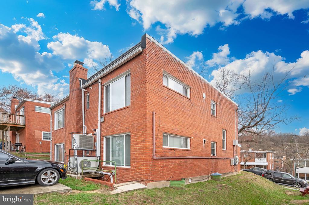109 WEBSTER STREET NE