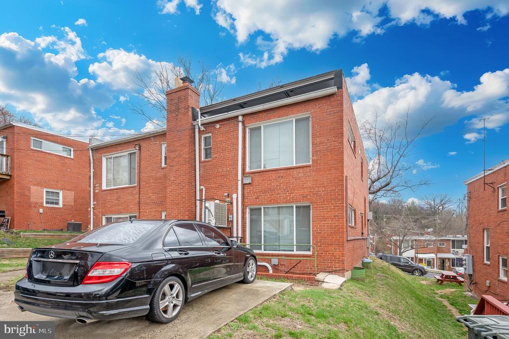 109 WEBSTER STREET NE