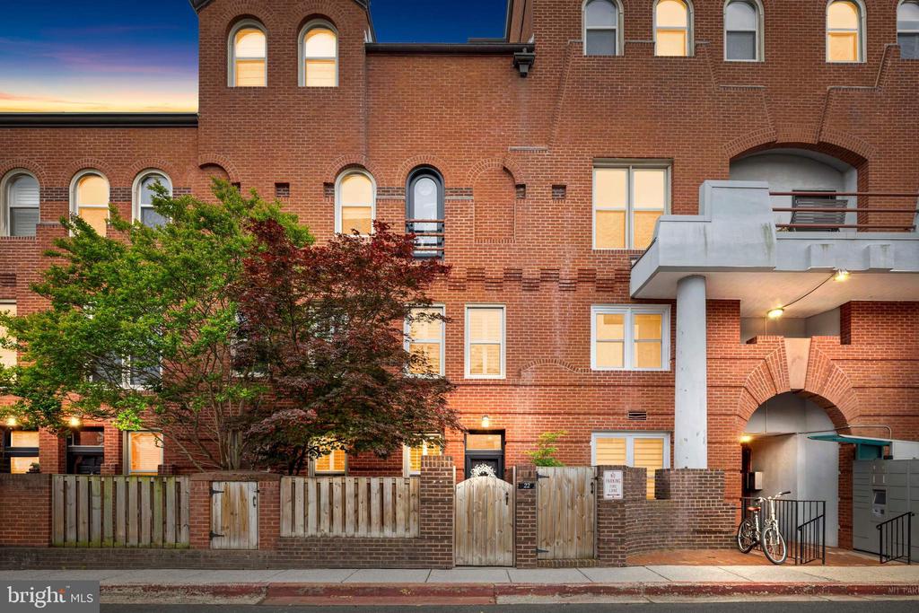 22 15TH STREET NE 22