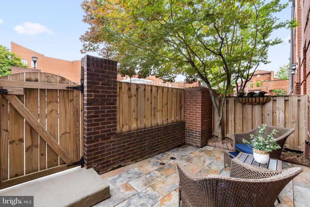 22 15TH STREET NE 22