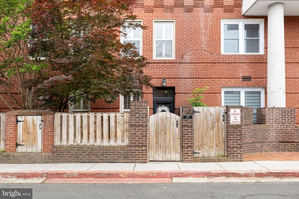 22 15TH STREET NE 22