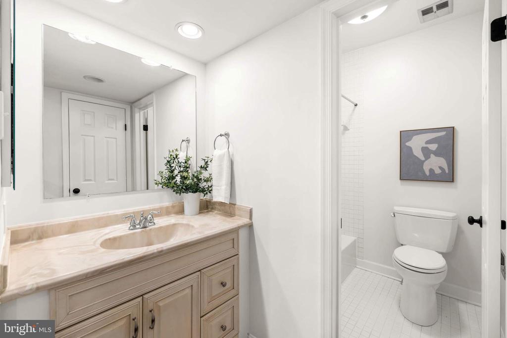 22 15TH STREET NE 22