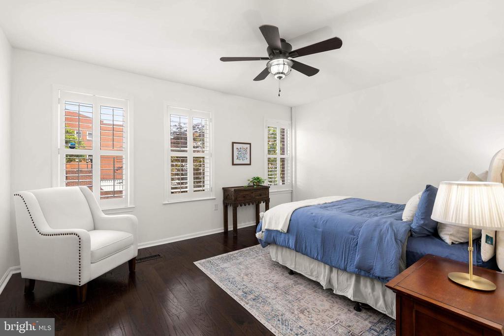 22 15TH STREET NE 22
