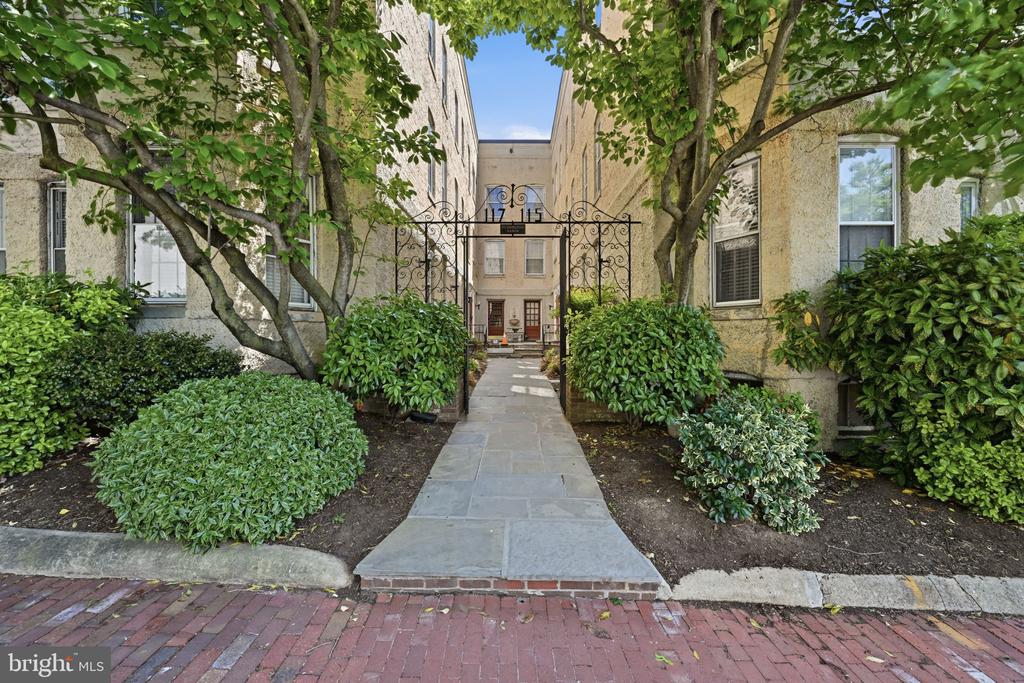 117 E STREET SE 302