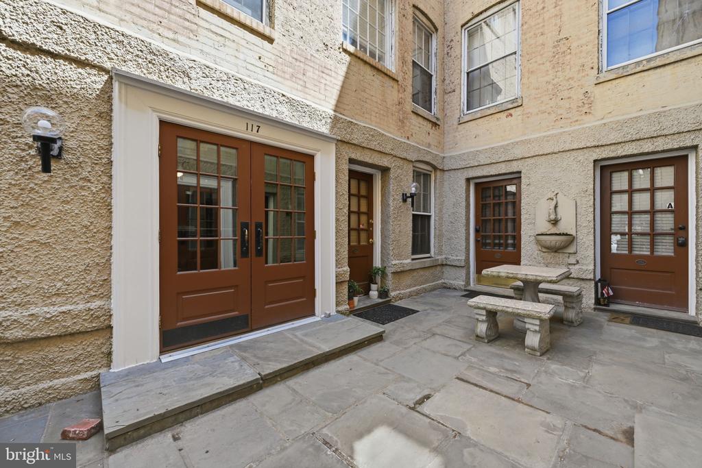 117 E STREET SE 302