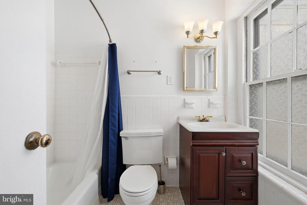 117 E STREET SE 302