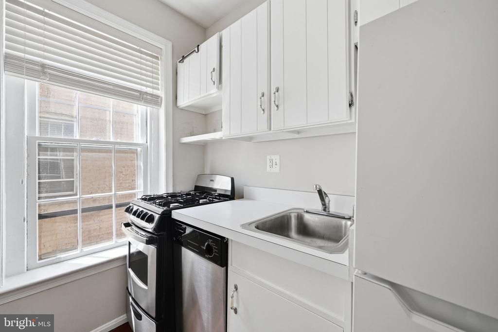 117 E STREET SE 302