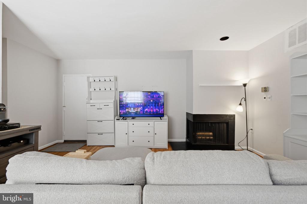 117 E STREET SE 302