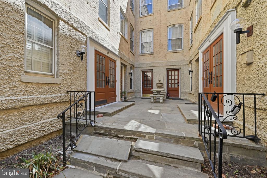 117 E STREET SE 302