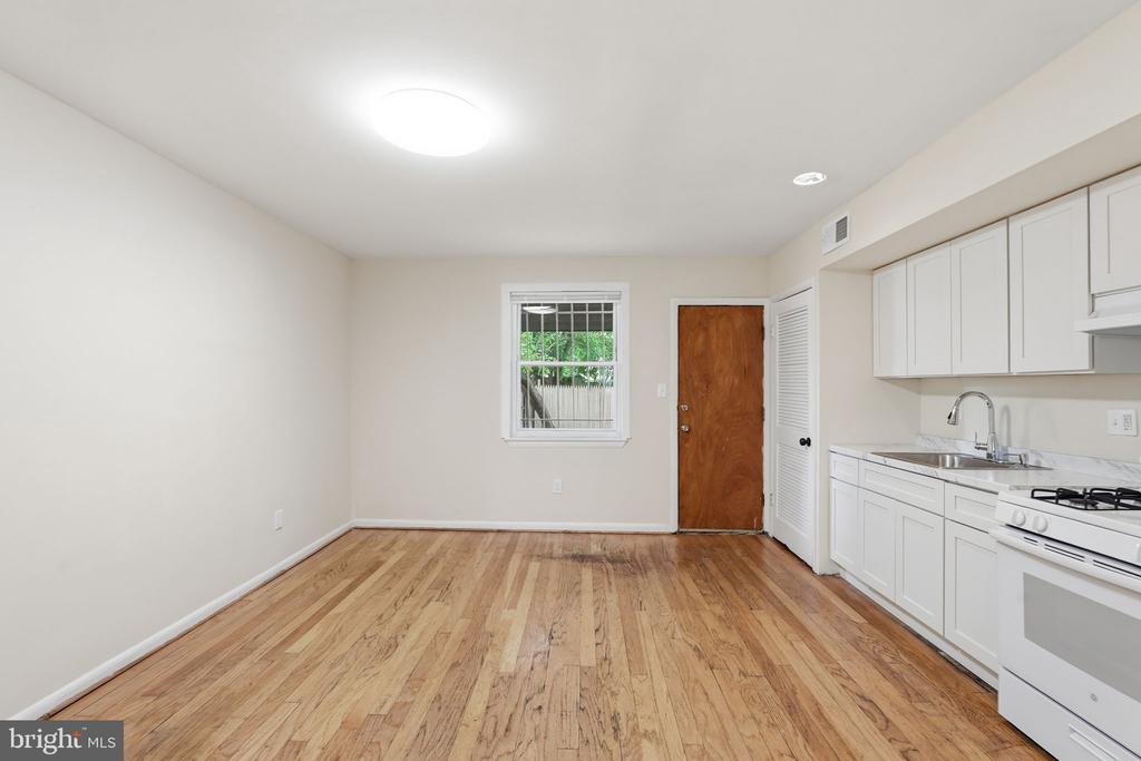 1235 16TH STREET NE