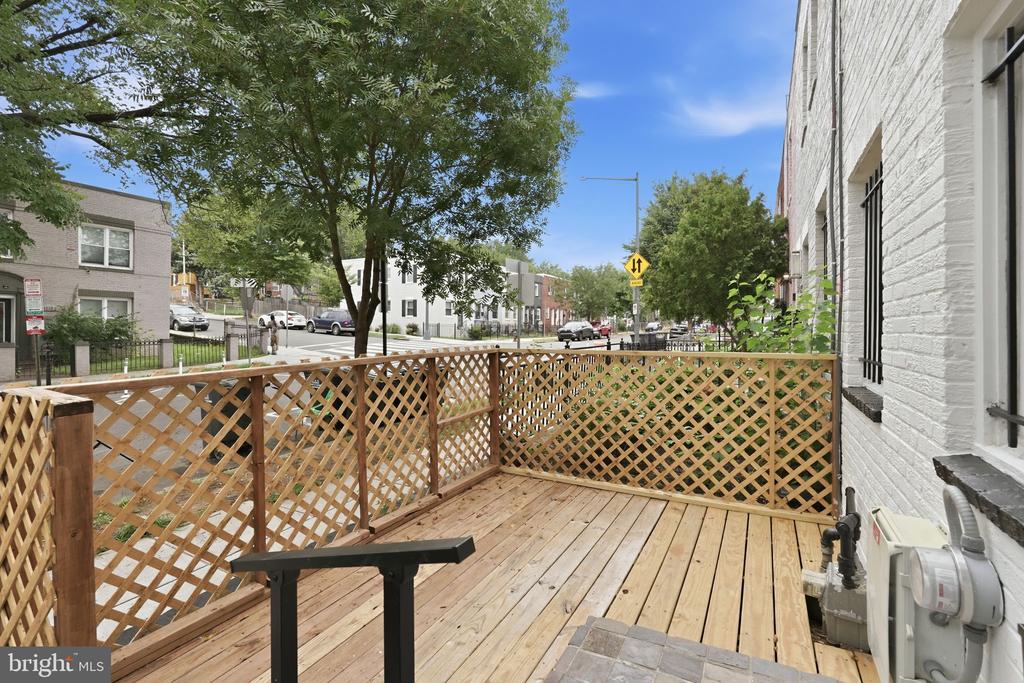 1235 16TH STREET NE