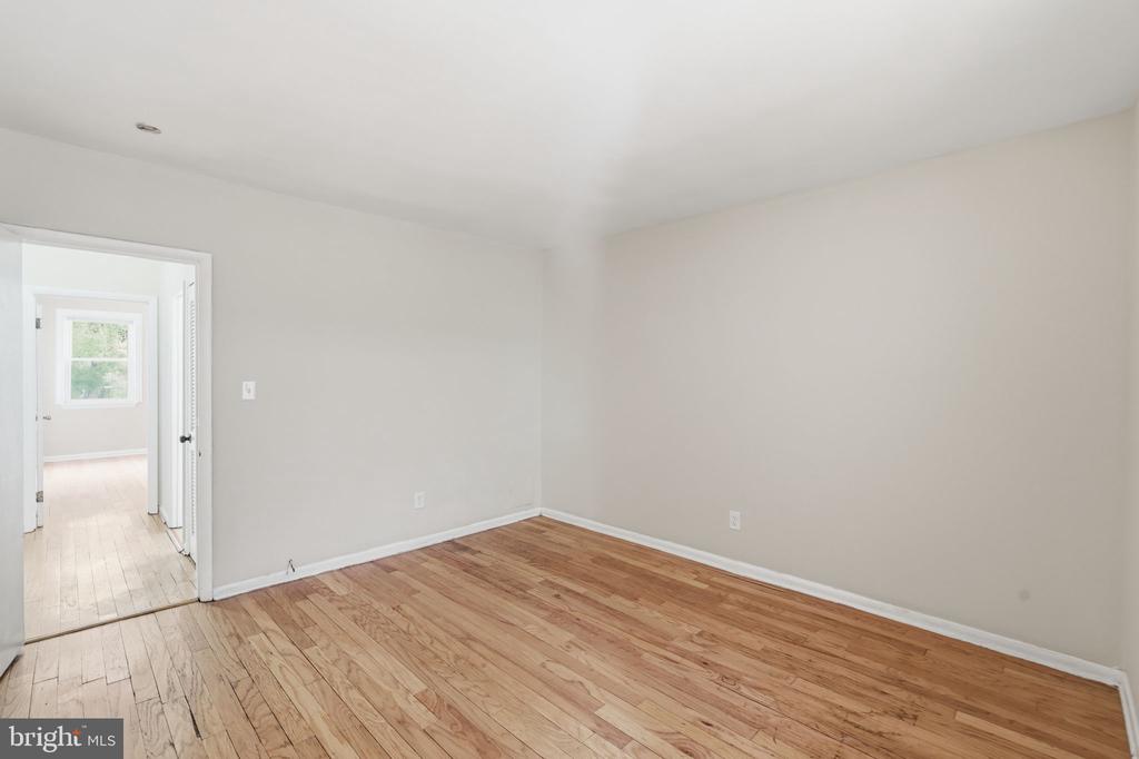 1235 16TH STREET NE