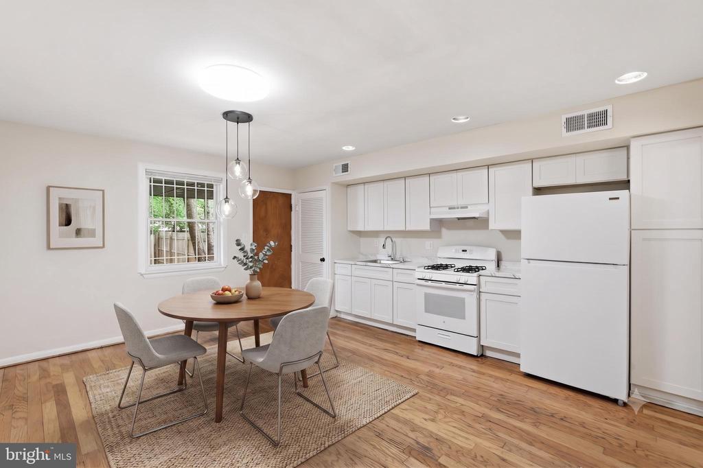 1235 16TH STREET NE