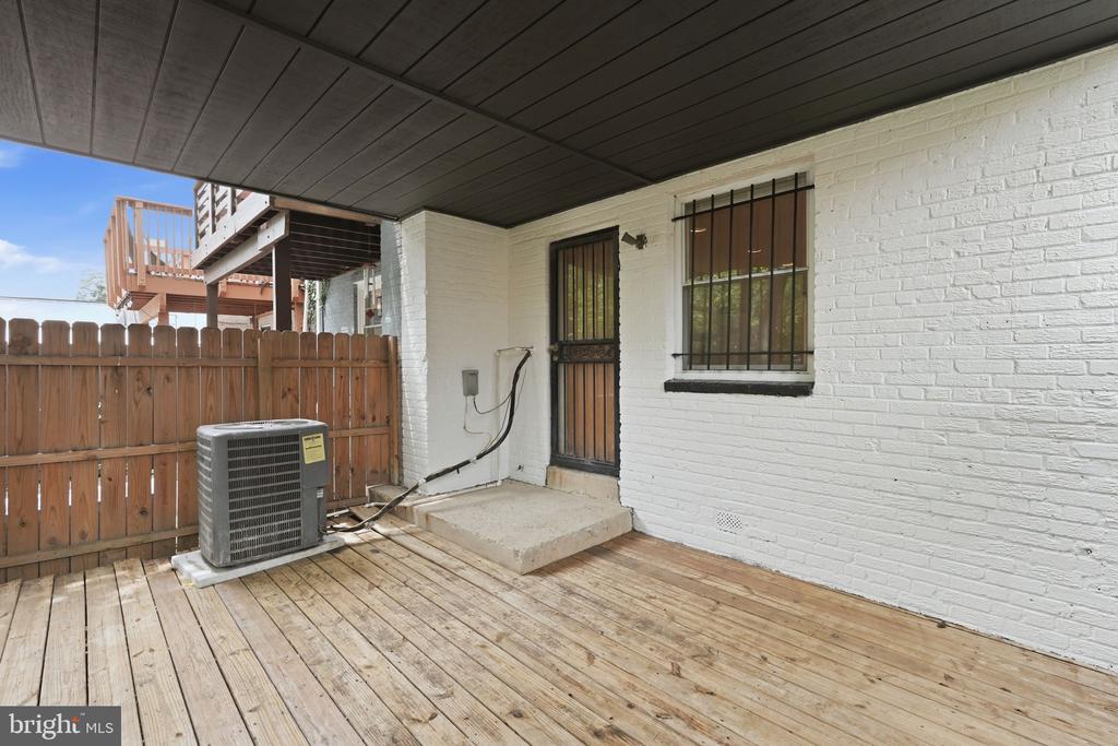 1235 16TH STREET NE