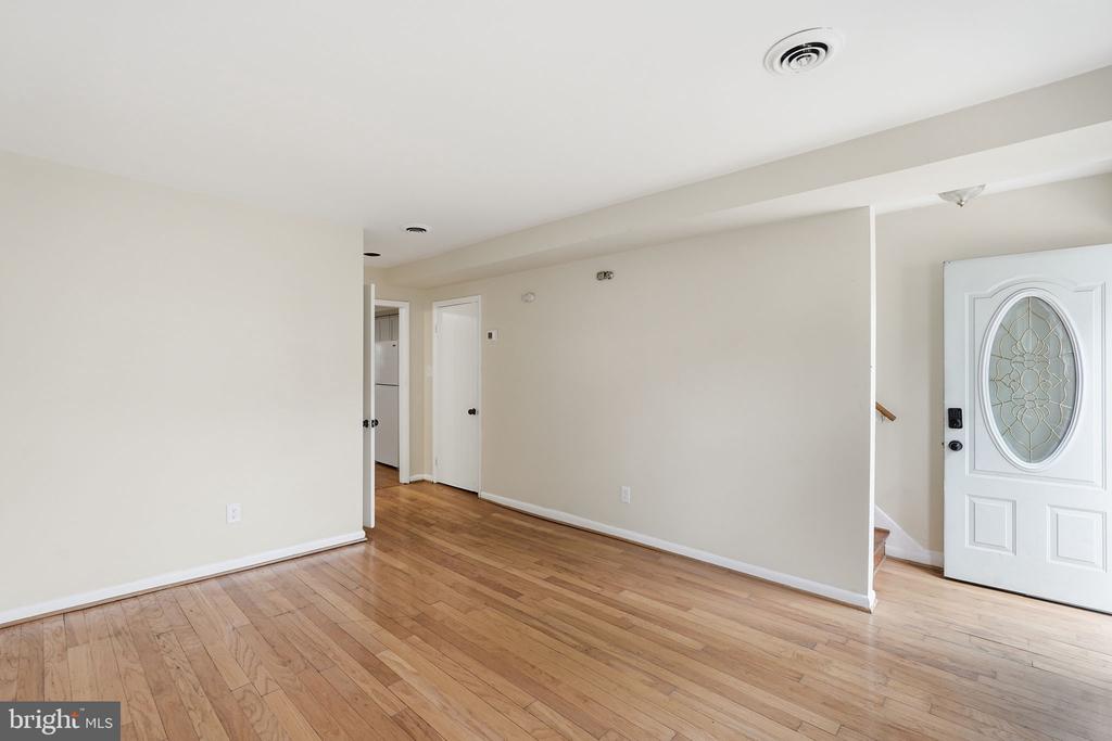 1235 16TH STREET NE
