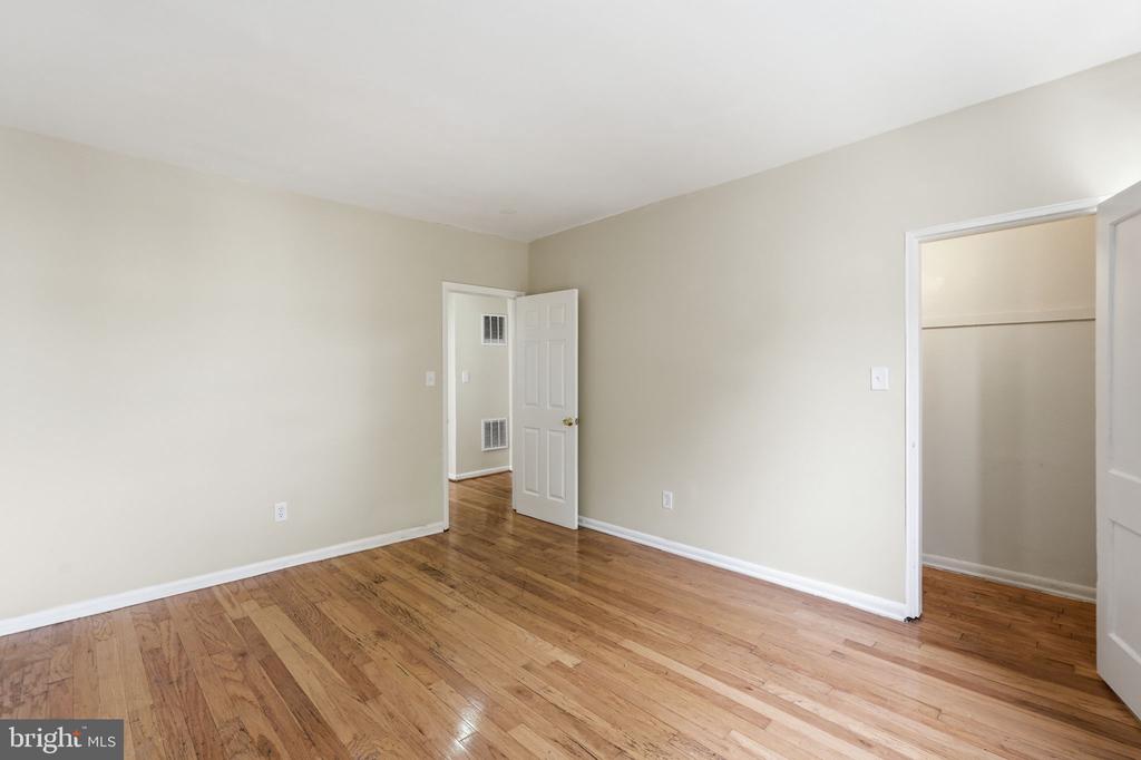 1235 16TH STREET NE