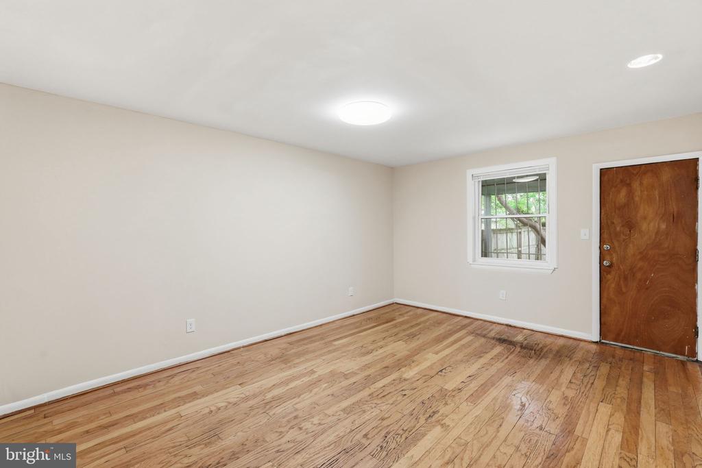 1235 16TH STREET NE