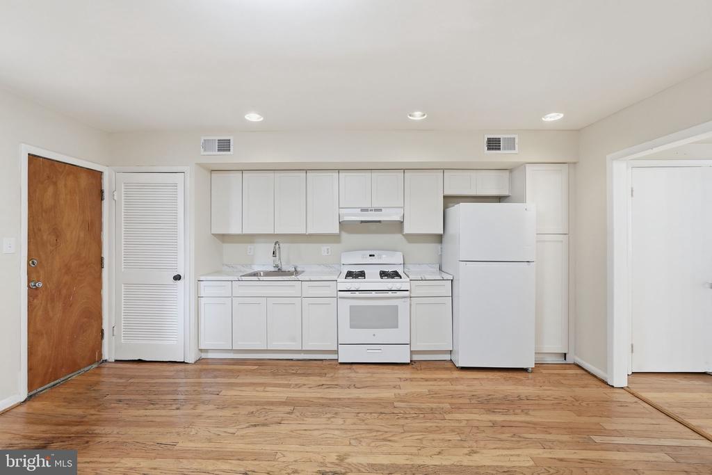 1235 16TH STREET NE