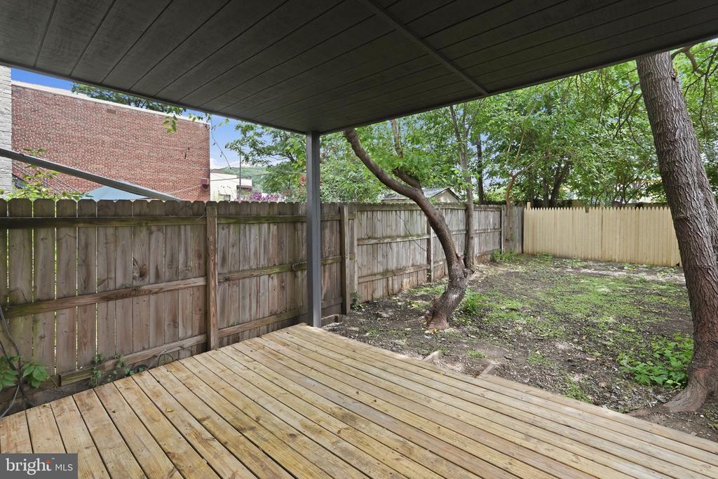 1235 16TH STREET NE