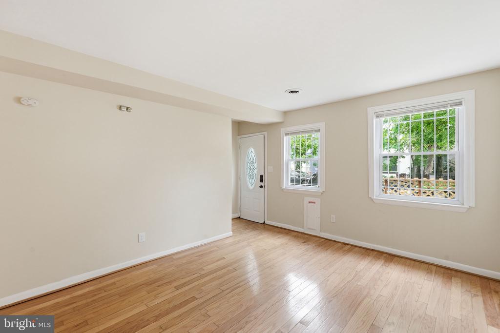 1235 16TH STREET NE