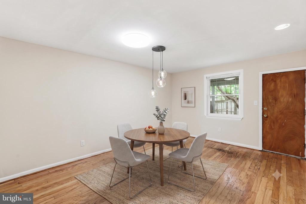 1235 16TH STREET NE