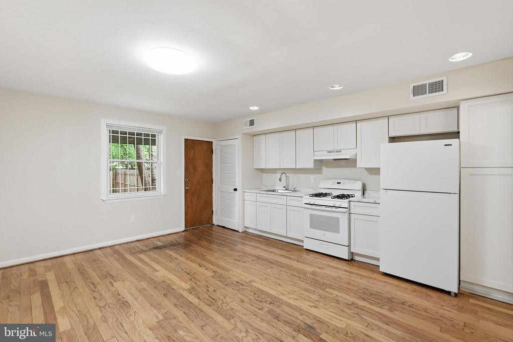 1235 16TH STREET NE