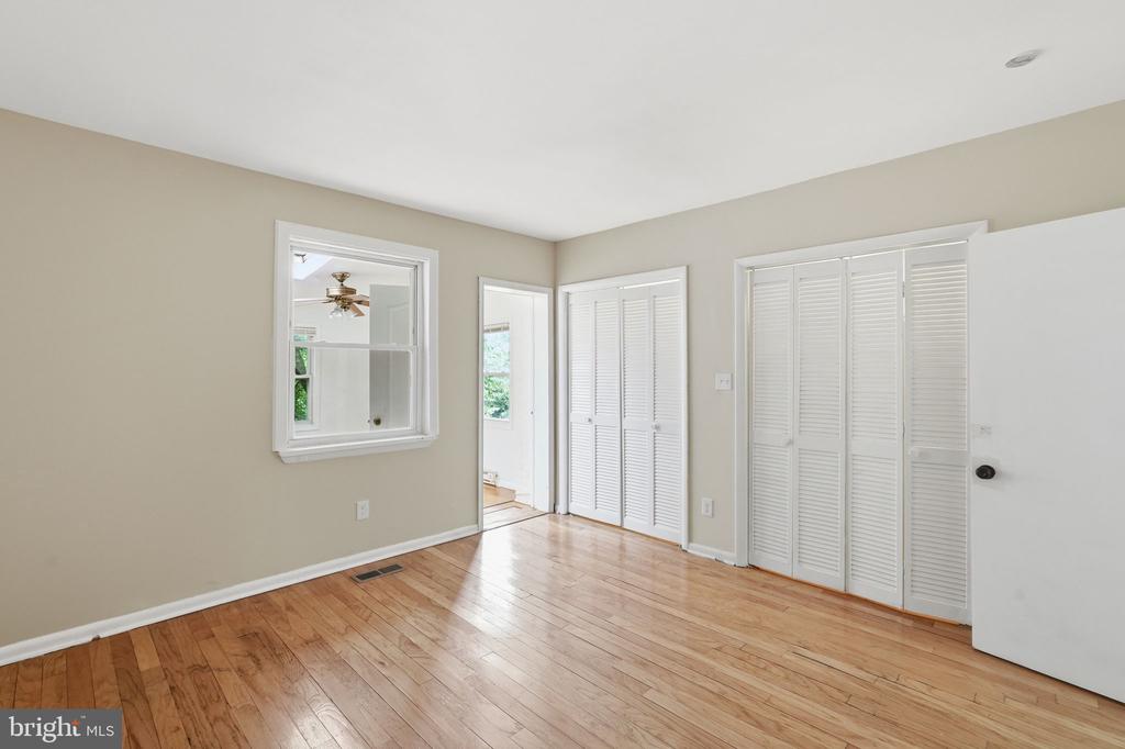 1235 16TH STREET NE