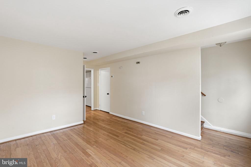 1235 16TH STREET NE