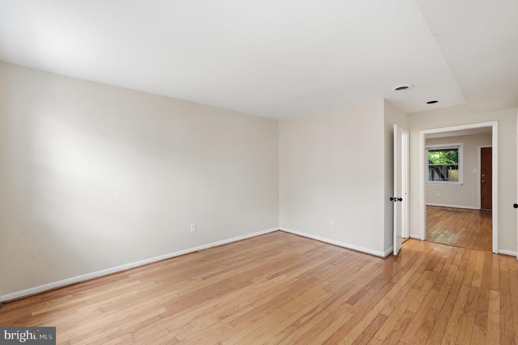 1235 16TH STREET NE