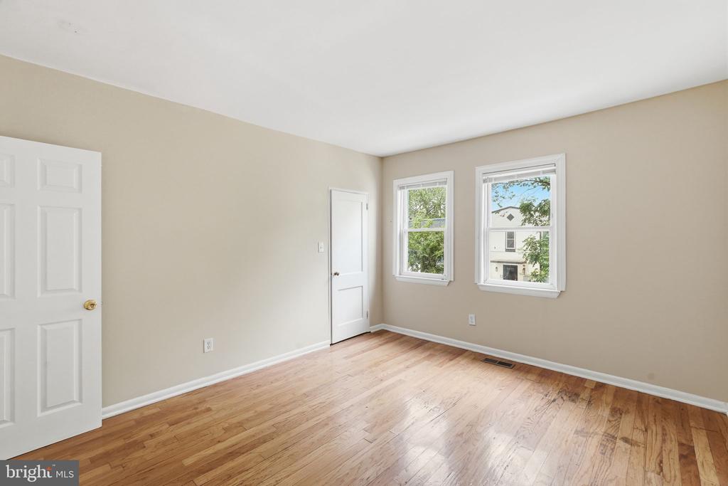 1235 16TH STREET NE